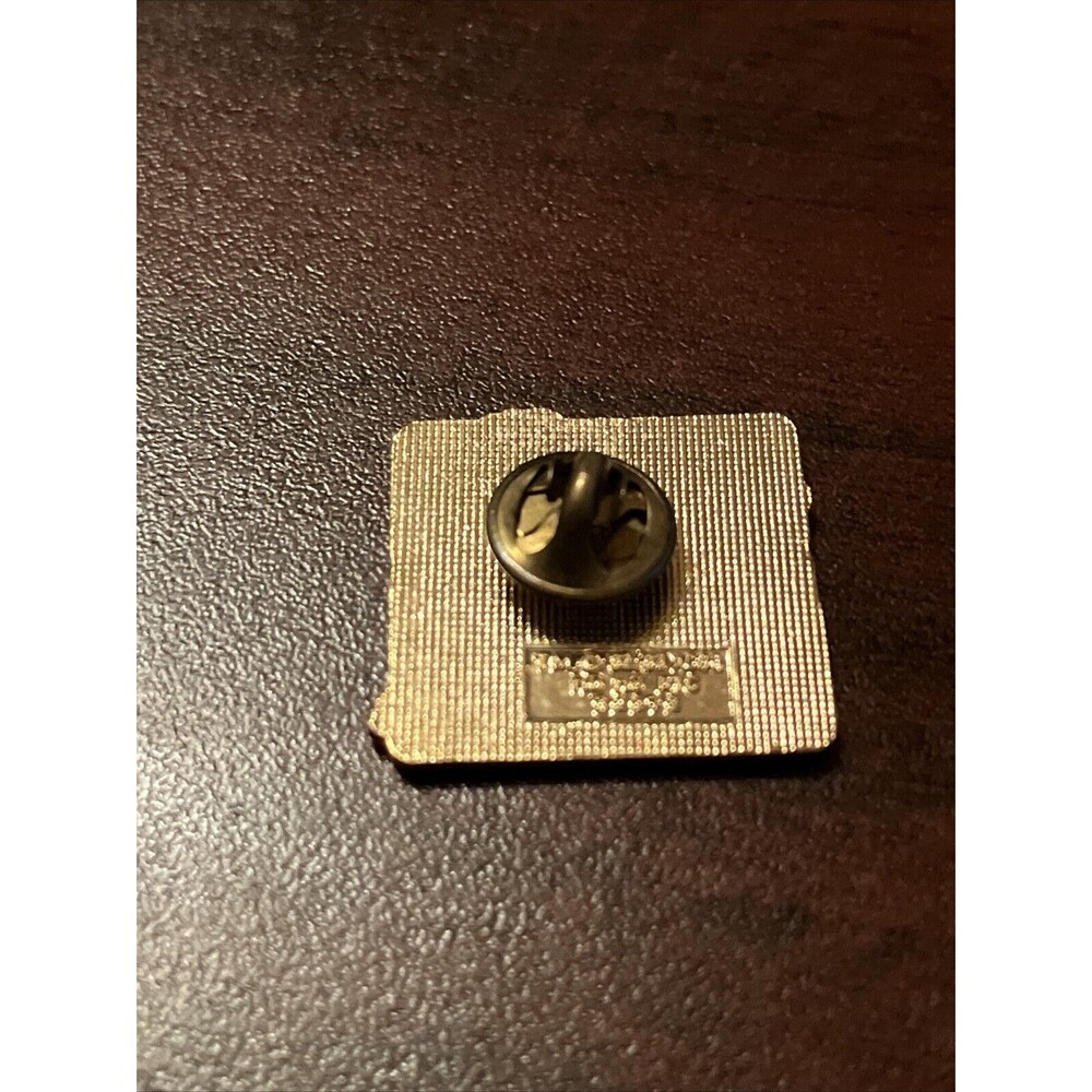 Vintage 1996 Atlanta Olympics Izzy Baseball Lapel Hat Pin - Picture 3 of 3
